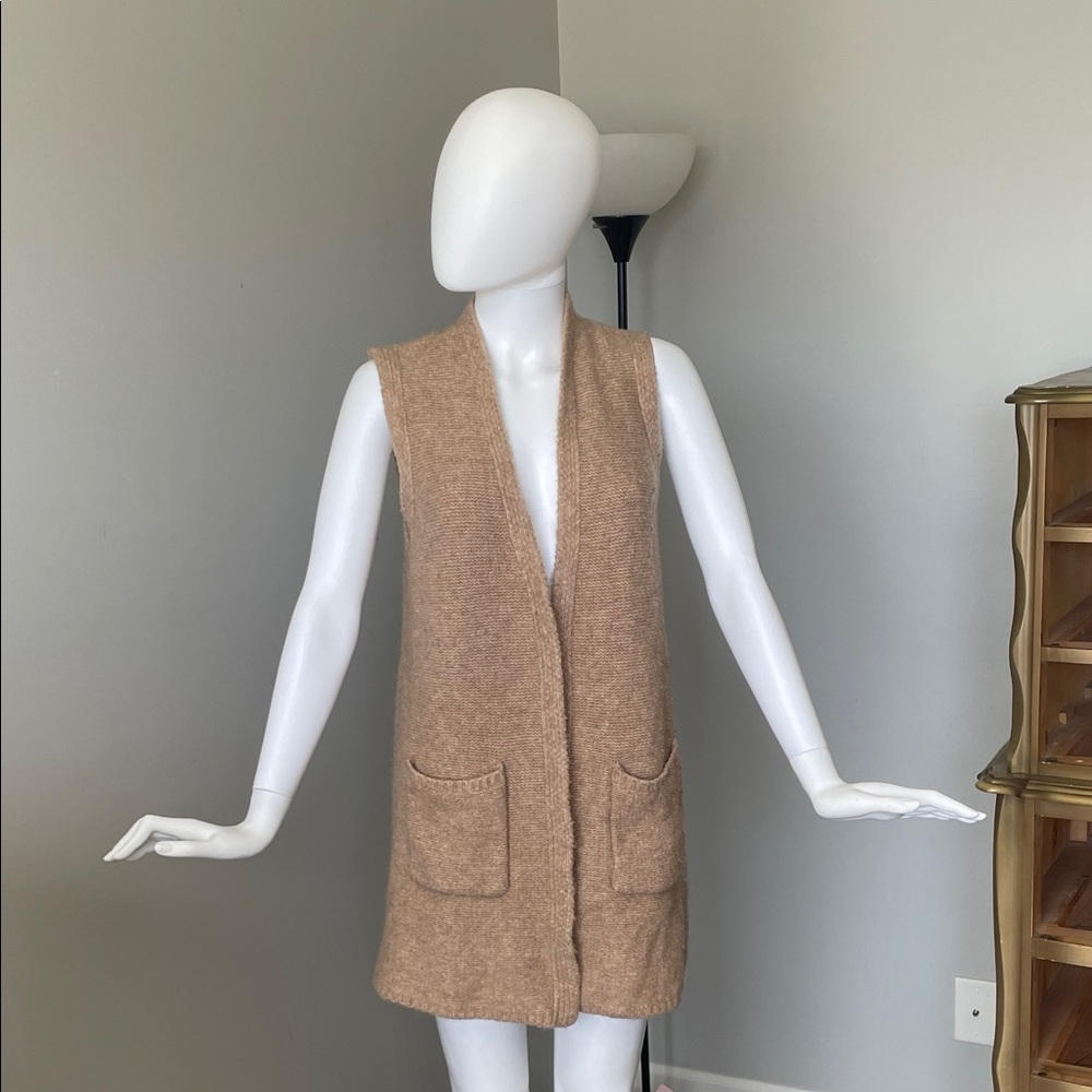 Tahari Woman Beige Sleeveless Vest